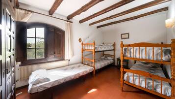 9 dormitorios, tabla de planchar con plancha, wifi gratis y ropa de cama