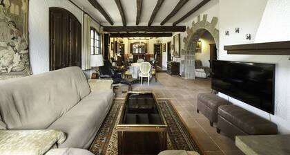 Country House "Can Mariné" with Mountain View, Private Pool & Wi-Fi