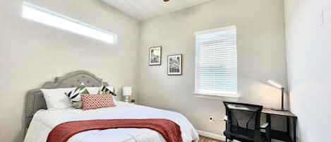 2 habitaciones, tabla de planchar con plancha, wifi y ropa de cama