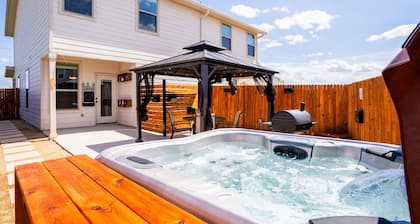 BRAND NEW * 3/2. House * SeaWorld * 6 Flags Texas