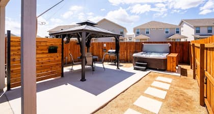 BRAND NEW * 3/2. House * SeaWorld * 6 Flags Texas
