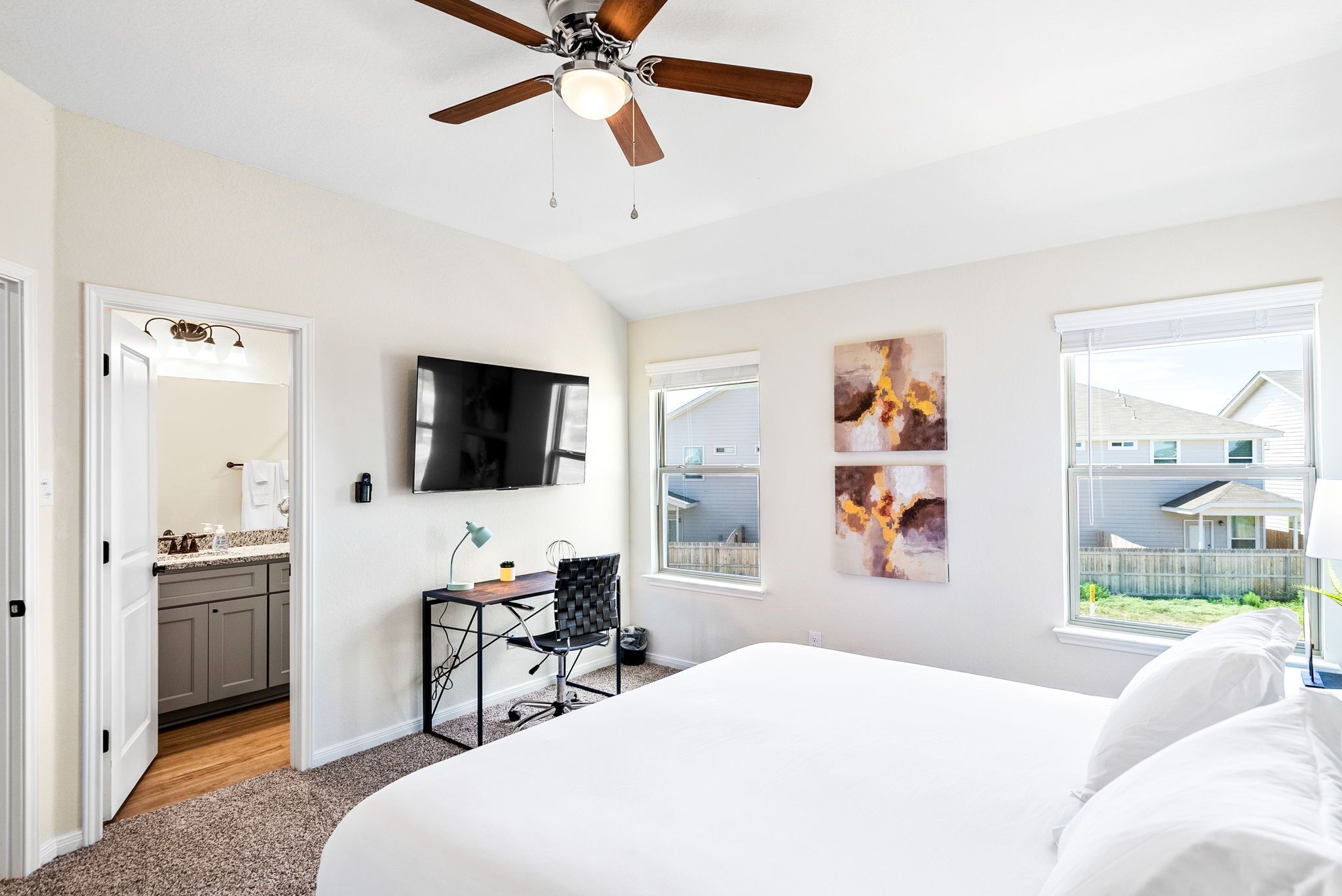 3 Schlafzimmer, Schreibtisch, Bügeleisen/Bügelbrett, Reisekinderbett