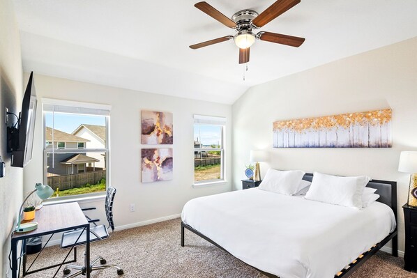 3 chambres, bureau, fer et planche à repasser, lit parapluie