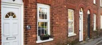 2 bed Cosy cottage in the village of mersham Ashford nextdoor to pub and shop. 