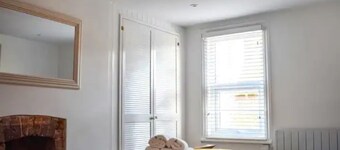 2 bed Cosy cottage in the village of mersham Ashford nextdoor to pub and shop. 