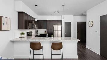 Fridge, microwave, oven, stovetop