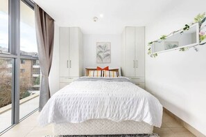 Iron/ironing board, WiFi, bed sheets