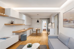 A modern, open-plan living space with a kitchen, dining area, and seating area. - Cozy Living, Urban Stripes Athens (Athens)