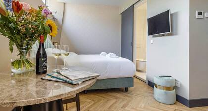 High-end boutique studio near city center!