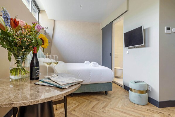 1 bedroom, iron/ironing board, WiFi, bed sheets - High-end boutique studio near city center! (Amsterdam)