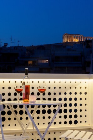 Outdoor dining - Acropolis Maisonette, Urban Stripes Athens (Athens)