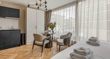 Spacious boutique studio-apt near city center!