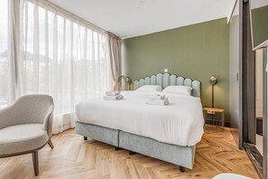 1 dormitorio, tabla de planchar con plancha, wifi y ropa de cama
