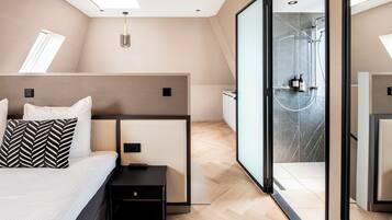 Executive-suite | 1 soveværelse, pengeskab på værelset, skrivebord, mørklægningsgardiner