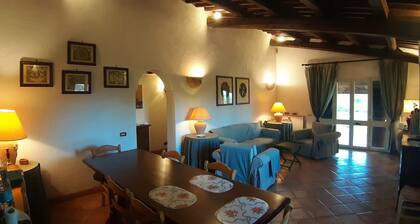 Cozy villa with views of the river, the village of Saturnia and Montemerano.