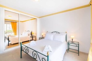 4 bedrooms, iron/ironing board, WiFi, bed sheets - Villa Redonda - Short walk from the beach (Albufeira)