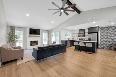 Fire Pit * Grill * Hammock * King Bed