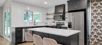 Fire Pit * Grill * Hammock * King Bed