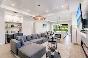 Smart TV, fireplace, books, stereo