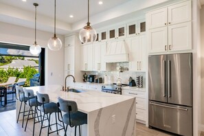 Fridge, microwave, oven, stovetop - Luxe Coastal Getaway Naples Vanderbilt Beach Home Heated Pool/Spa Pet Friendly (Naples)