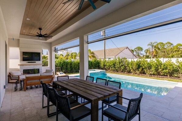 Outdoor dining