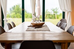 Dining - Ferienhaus Landurlaub - Tolle Alleinlage mit Blick Über Wiesen und Felder (Schwarz)