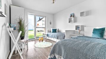 2 habitaciones, tabla de planchar con plancha y cuna de viaje