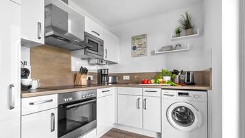 Refrigerador, microondas, horno, placa de cocina