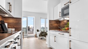 Køleskab, mikrobølgeovn, ovn, kogeplade