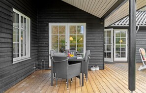 Outdoor dining - Awesome home in Græsted with WiFi (Græsted)