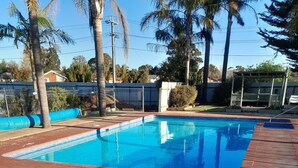 Outdoor pool - SizzlingSummerRates@TheWhiteHouse (Carrum Downs)