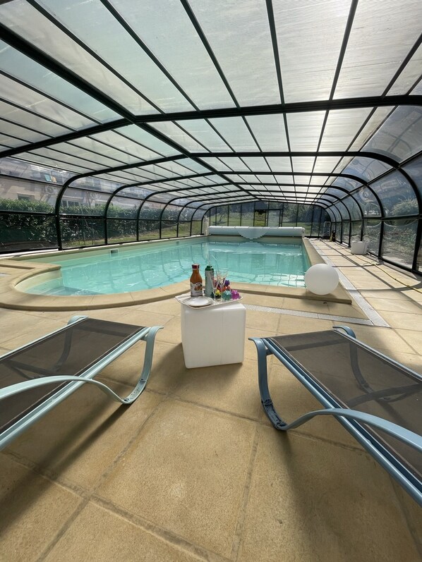 Piscina interna, piscina aquecida