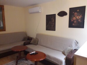 Living area - The Cloud! 



 (Podgorica)