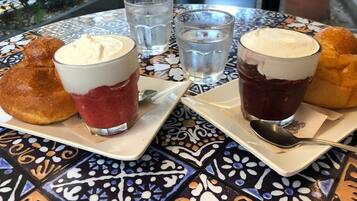 Tägliches inbegriffenes einheimisches Frühstück