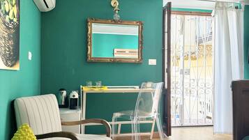 Camera Comfort (Villa Piccolo) | Biancheria da letto di alta qualità, copriletto in piuma