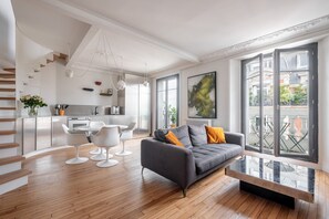 TV, offices - Parkside Innovation, by Veeve (Paris)