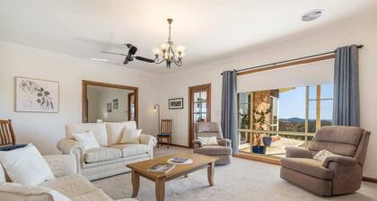 Waringa Downs Farm Stay - Close to Mayfield Garden