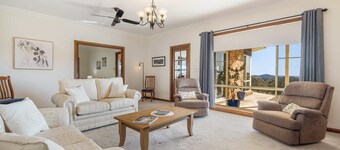 Waringa Downs Farm Stay - Close to Mayfield Garden