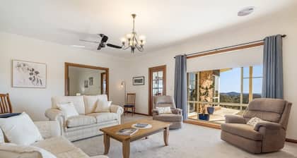 Waringa Downs Farm Stay - Close to Mayfield Garden