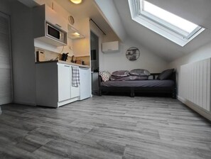 1 dormitorio y ropa de cama