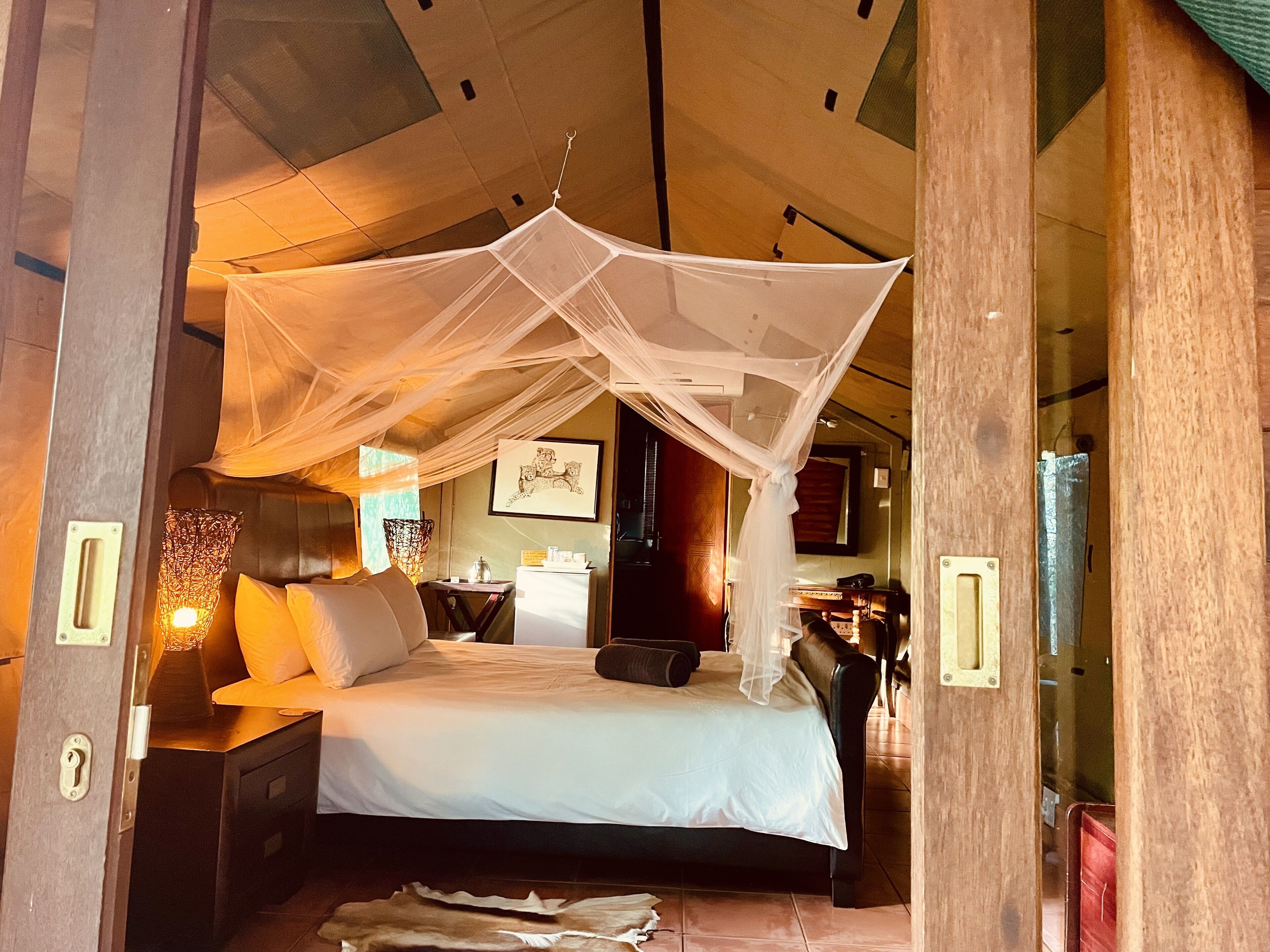 Luxe tent, 1 queensize bed | Een kluis op de kamer, extra bedden, beddengoed