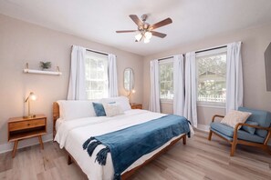 4 Schlafzimmer, Schreibtisch, Bügeleisen/Bügelbrett, Reisekinderbett