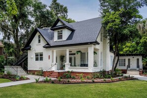 Exterior - Harmony at The Key | 2 Kitchens • Near UF & DT (Gainesville)