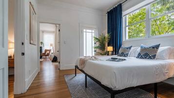 5 bedrooms, iron/ironing board, WiFi, bed sheets