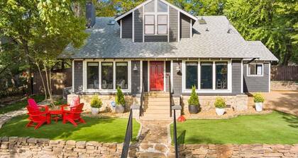 Retro Razorback - Pickleball-Golf-Spa-UofA