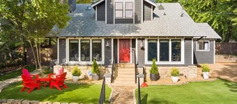 Retro Razorback - Pickleball-Golf-Spa-UofA