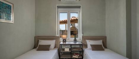 3 bedrooms, travel crib, WiFi, bed sheets