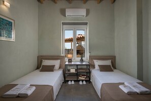 3 bedrooms, travel crib, WiFi, bed sheets