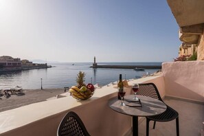 تناول الطعام بالخارج