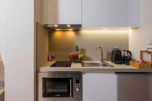 Fridge, microwave, stovetop, coffee/tea maker - La vista de Pablo | Puerto suite (Chania)